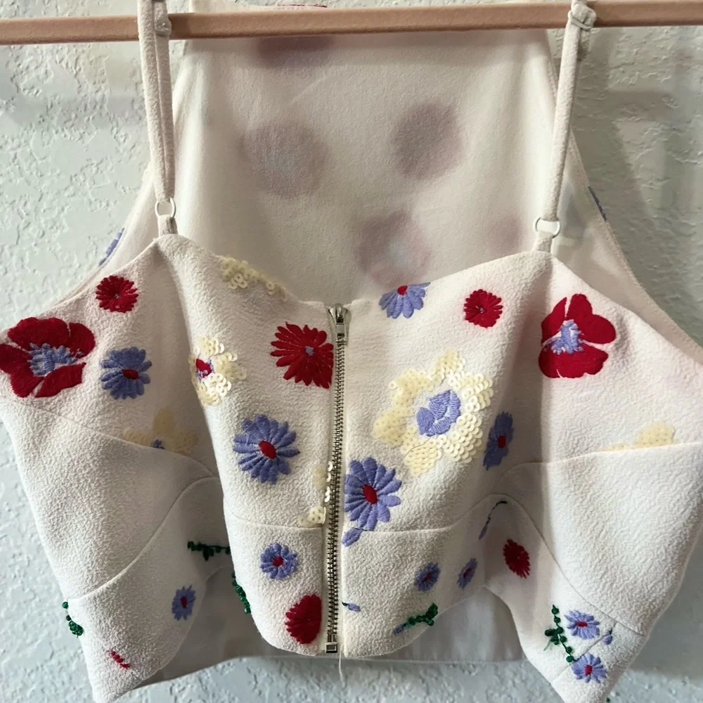 Embroidered floral top - Picture 4 of 8